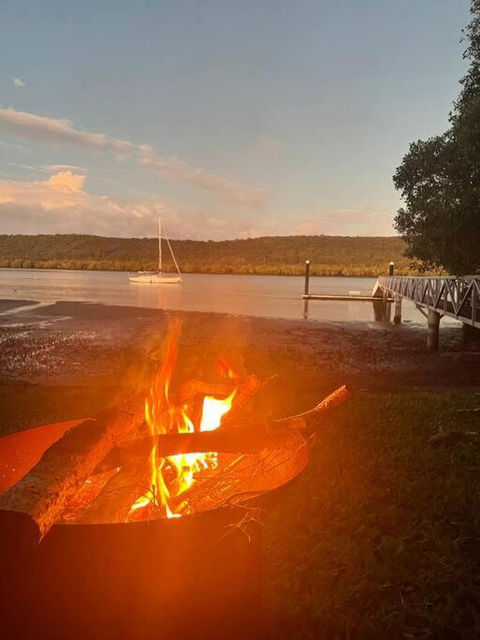 Waterfront, Deep Water Pontoon, Views To Straddie - Accommodation Resorts 0