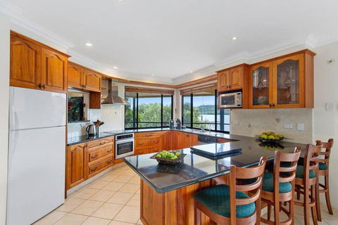 Waterfront, Deep Water Pontoon, Views To Straddie - Accommodation Resorts 3