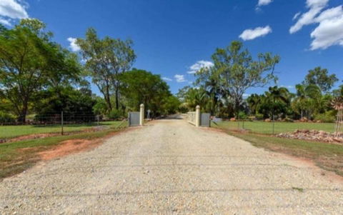 Almost Off Grid Tranquillity - Accommodation Resorts 1