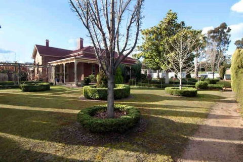 St Arnaud Historic Dundrennan With 5 Bedrooms - Accommodation Resorts 0